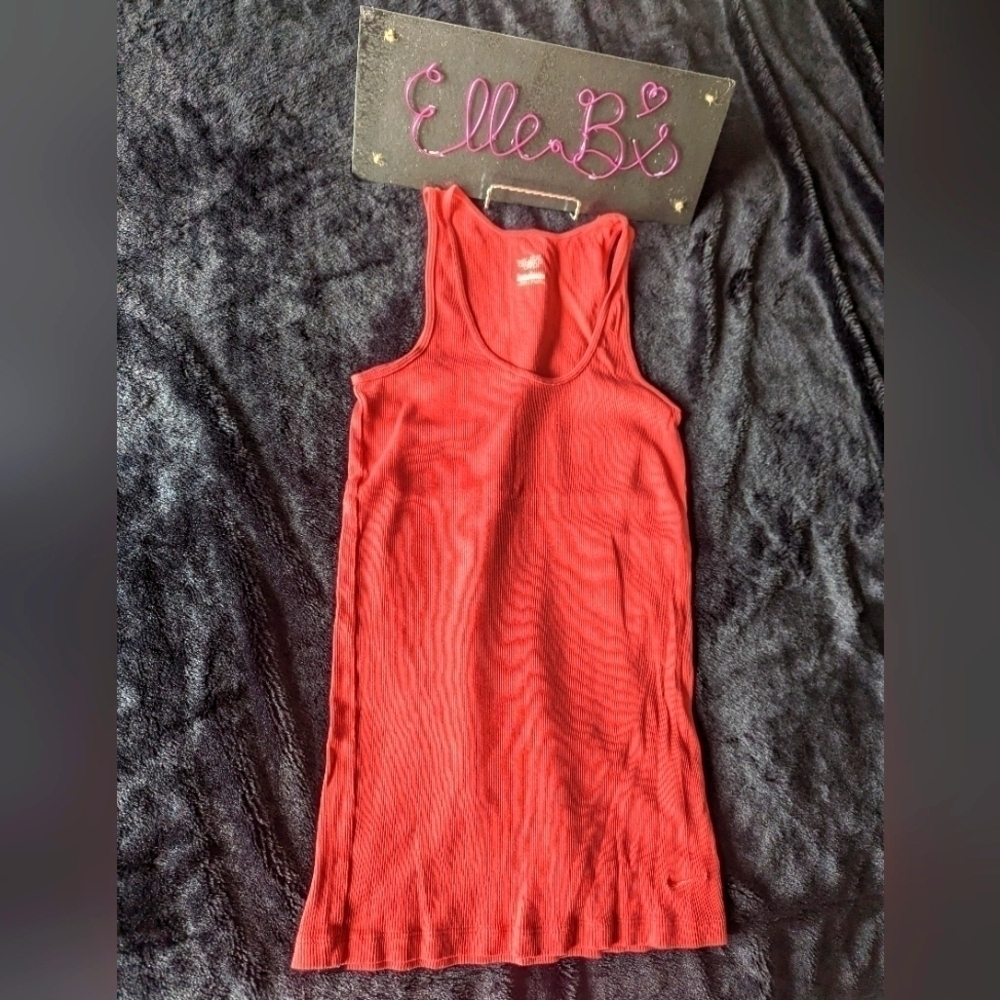 EUC Nike Coral RIbbed Tank M ** FLAWED ITEM
